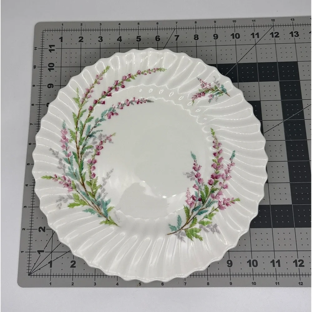 Royal Doulton Bell Heather H4828 Dinner Plate Scalloped Swirl Bone China 10.5